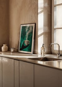 Šumivý pohár stúpa k oblohe, naplnený magickým tajomstvom-8
