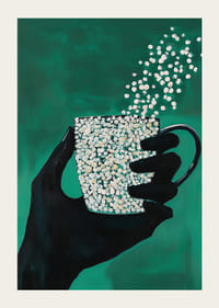 Võlutopsi hoidev silueti käsi sügavrohelisel taustal-3