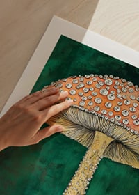 An enchanting mushroom sparkles against a deep green background, magical and eye-catching-9