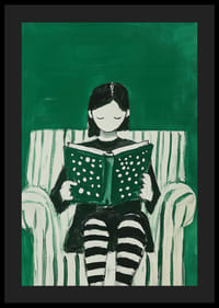 Enkel og beroligende, en jente fordypet i en bok mot en grønn bakgrunn-4