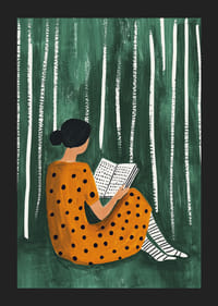 Een vrouw leest in harmonie tussen gestileerde bomen-5