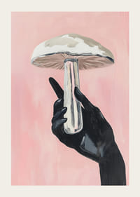 Stílusos kéz emeli gombát a rózsaszín égen, élénk és titokzatos-3