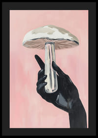 Stílusos kéz emeli gombát a rózsaszín égen, élénk és titokzatos-4