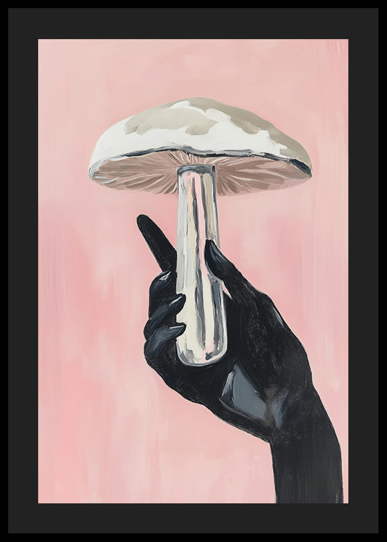 Stílusos kéz emeli gombát a rózsaszín égen, élénk és titokzatos-12