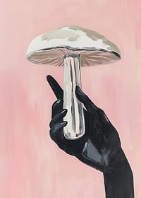 Stijlvolle hand tilt paddenstoel op tegen roze lucht, levendig en mysterieus-3