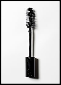Black mascara that catches the eye with intense color-6